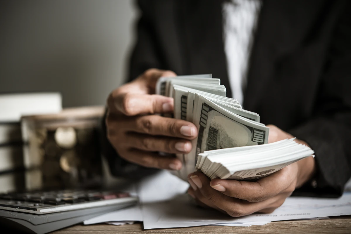 Immobilier résidentiel vs commercial : Quel investissement choisir pour maximiser vos profits ?