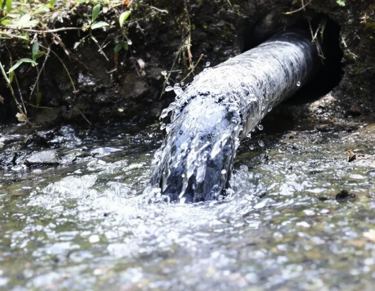 Comparatif débouchage canalisation : haute pression ou méthode manuelle, laquelle privilégier ?
